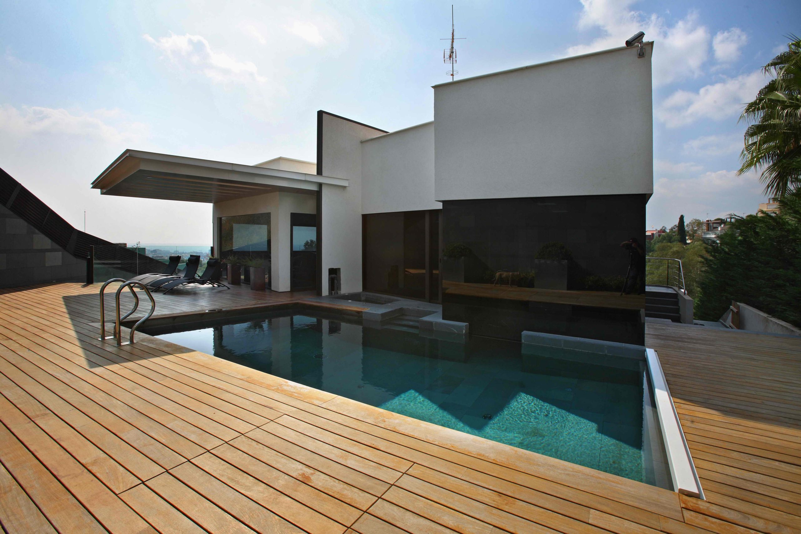 Lee más sobre el artículo Razones para construir una piscina moderna en 2022